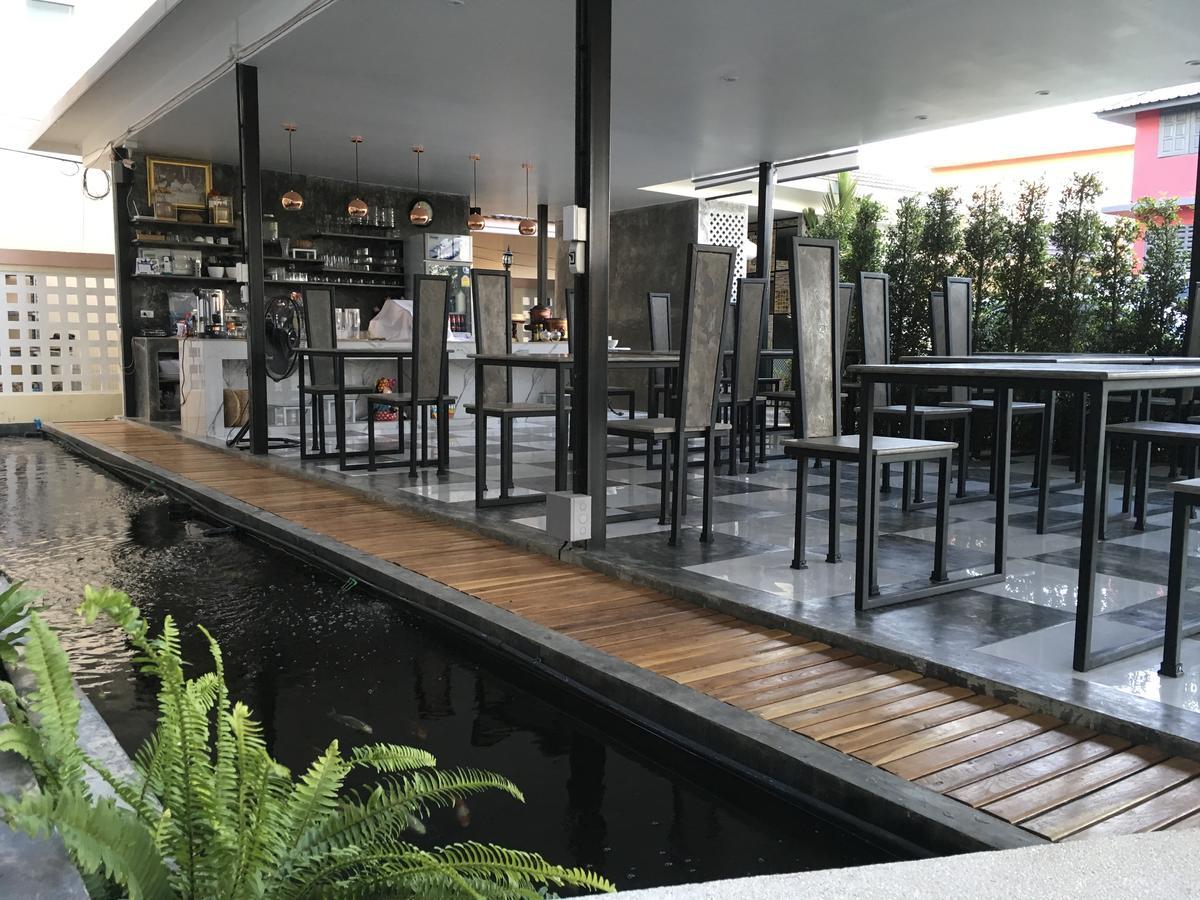 Phetcharat Grand Hotel Maesot Mae Sot Exterior photo
