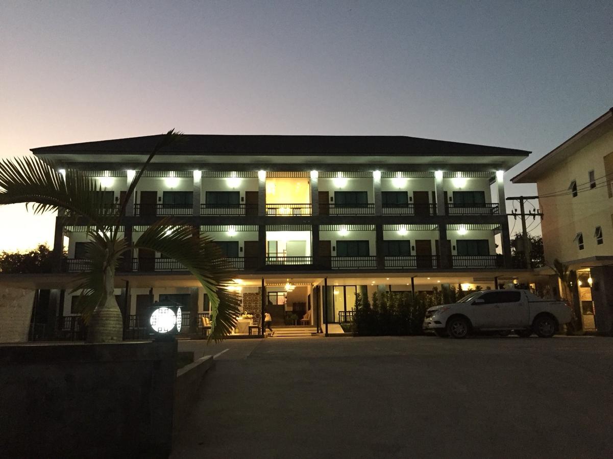 Phetcharat Grand Hotel Maesot Mae Sot Exterior photo