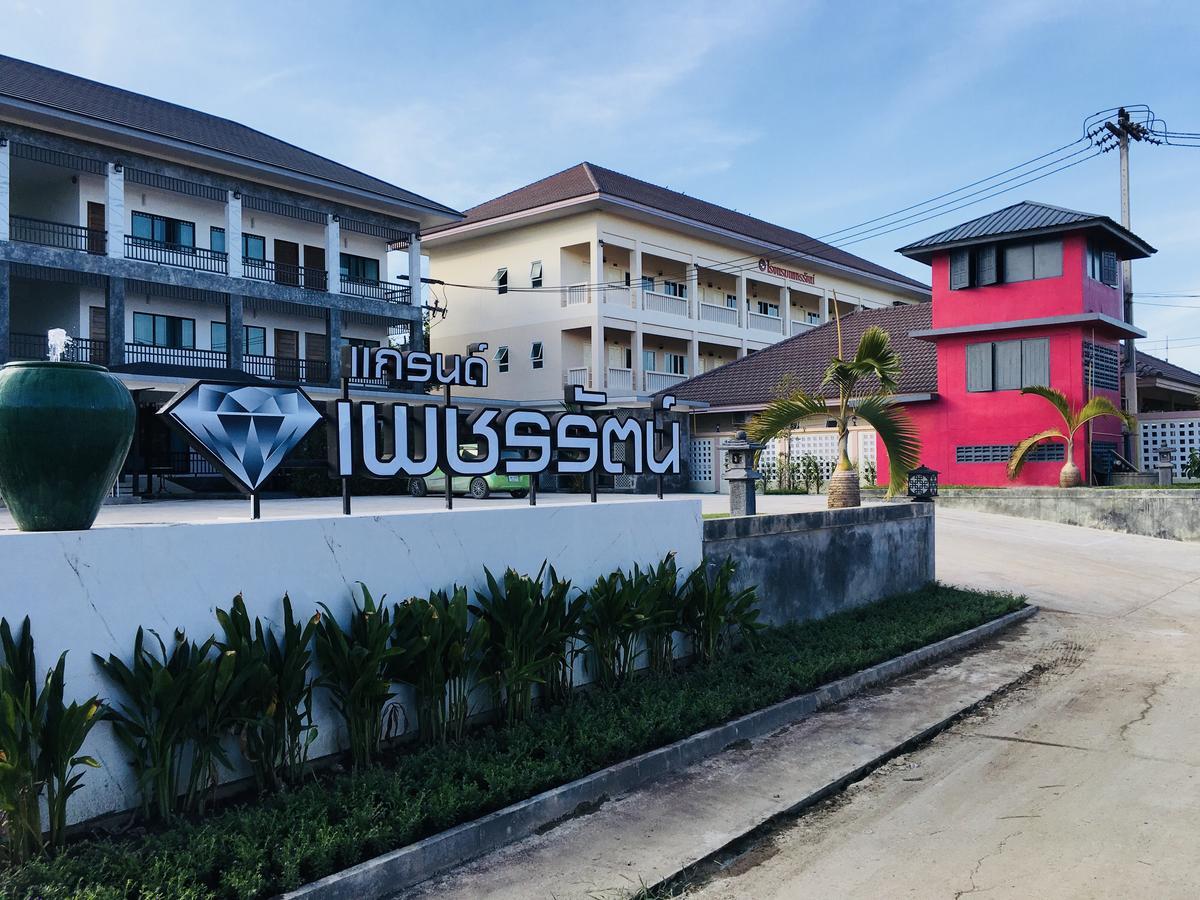 Phetcharat Grand Hotel Maesot Mae Sot Exterior photo