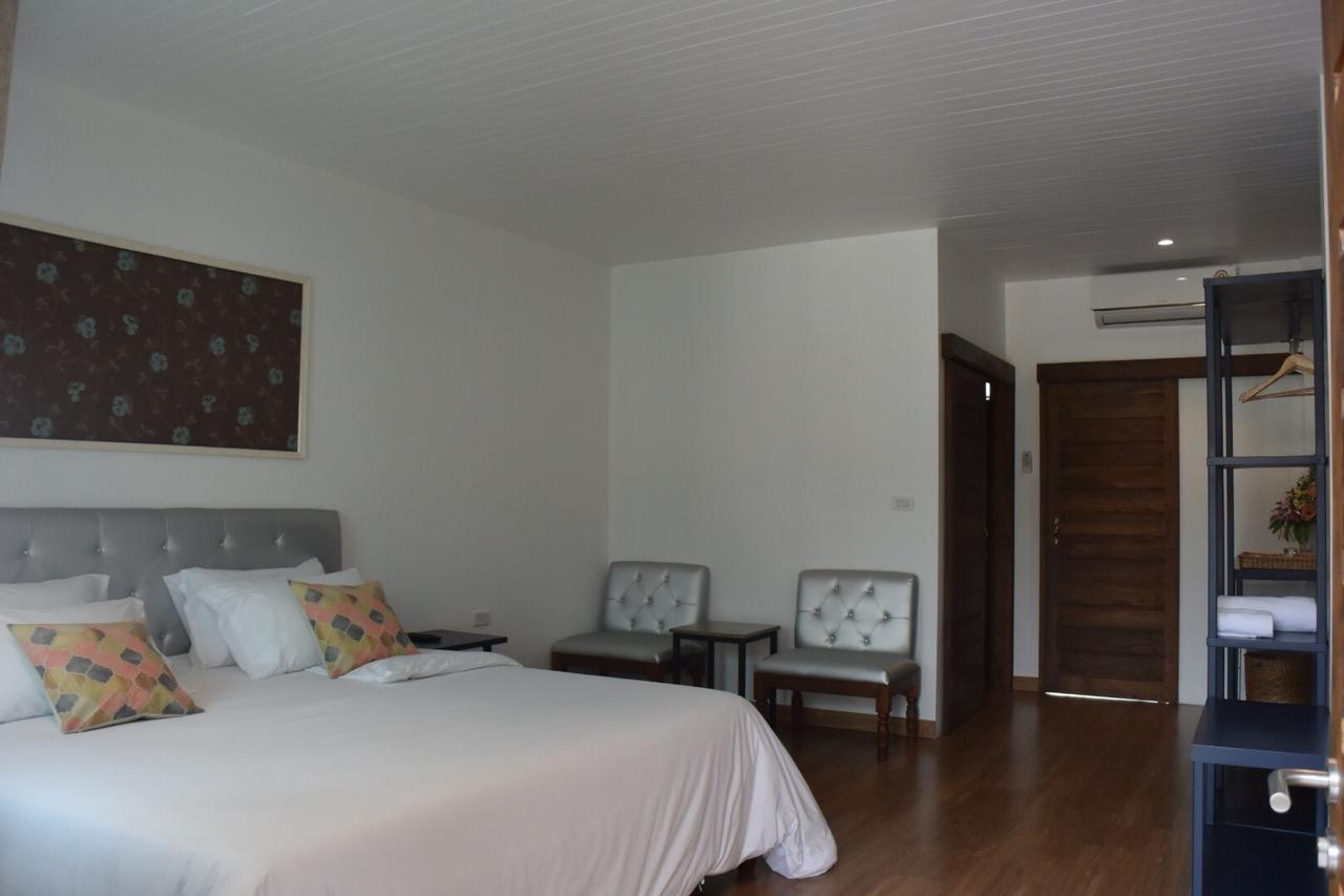 Phetcharat Grand Hotel Maesot Mae Sot Exterior photo