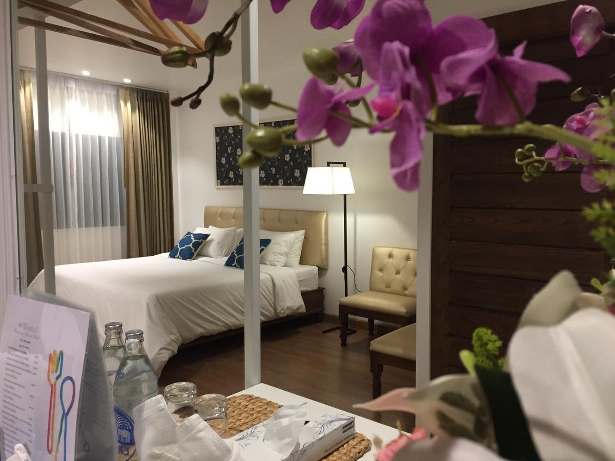Phetcharat Grand Hotel Maesot Mae Sot Exterior photo