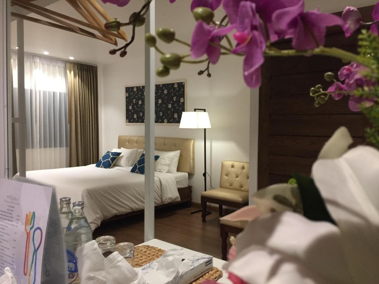 Phetcharat Grand Hotel Maesot Mae Sot Exterior photo
